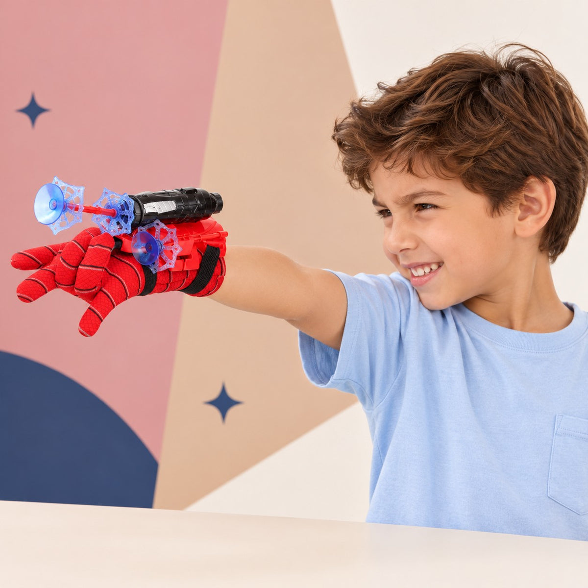 Niño apuntando con el guante lanzador