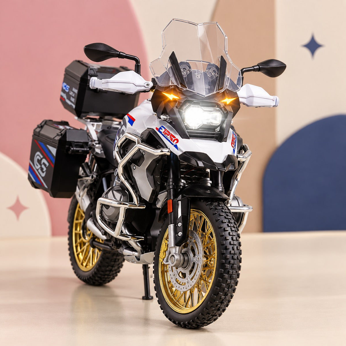 Moto de Aventura de Colección con la luz delantera y las direccionales encendidas